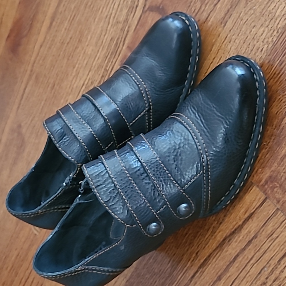 Born Black Leather Ankle Zip Rounded Toe Heeled Booties Women's Size 9.5 - Picture 12 of 15